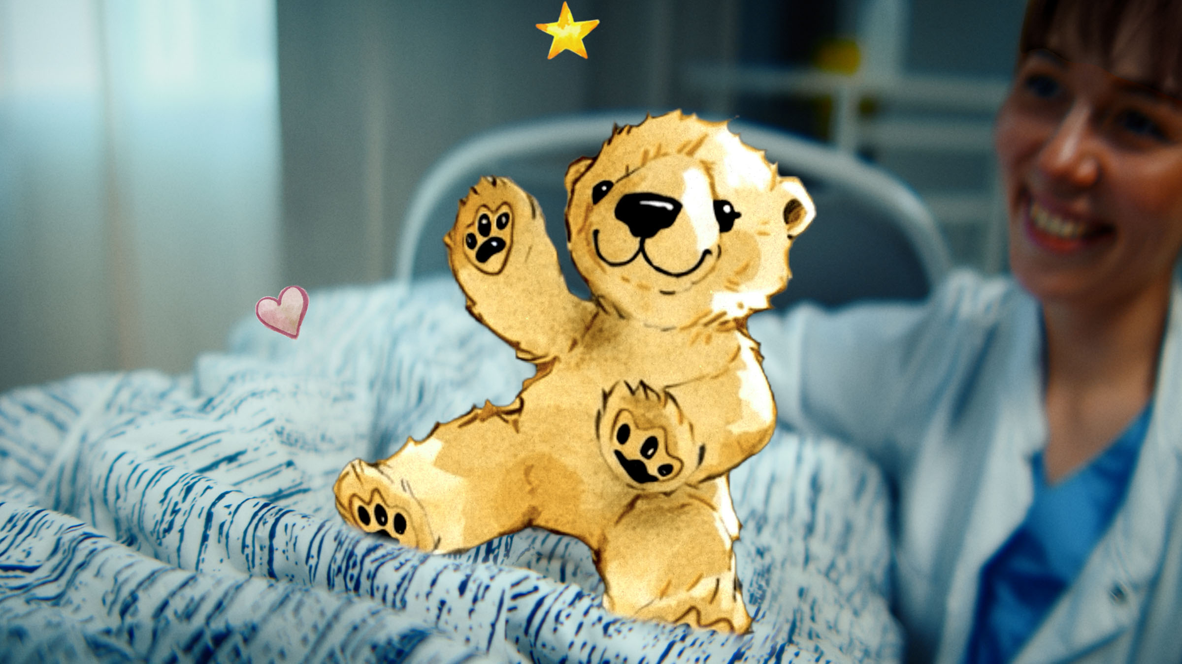 En krammebamse sidder på en seng vinker