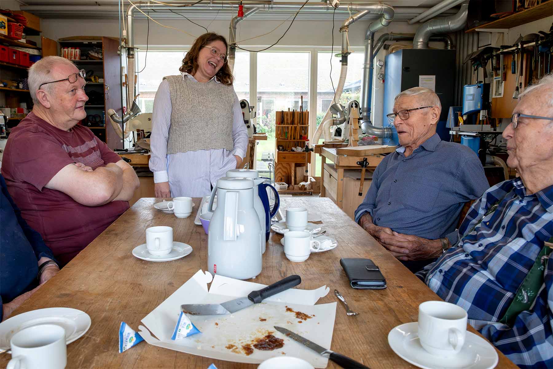 kaffepause i træværkstedet